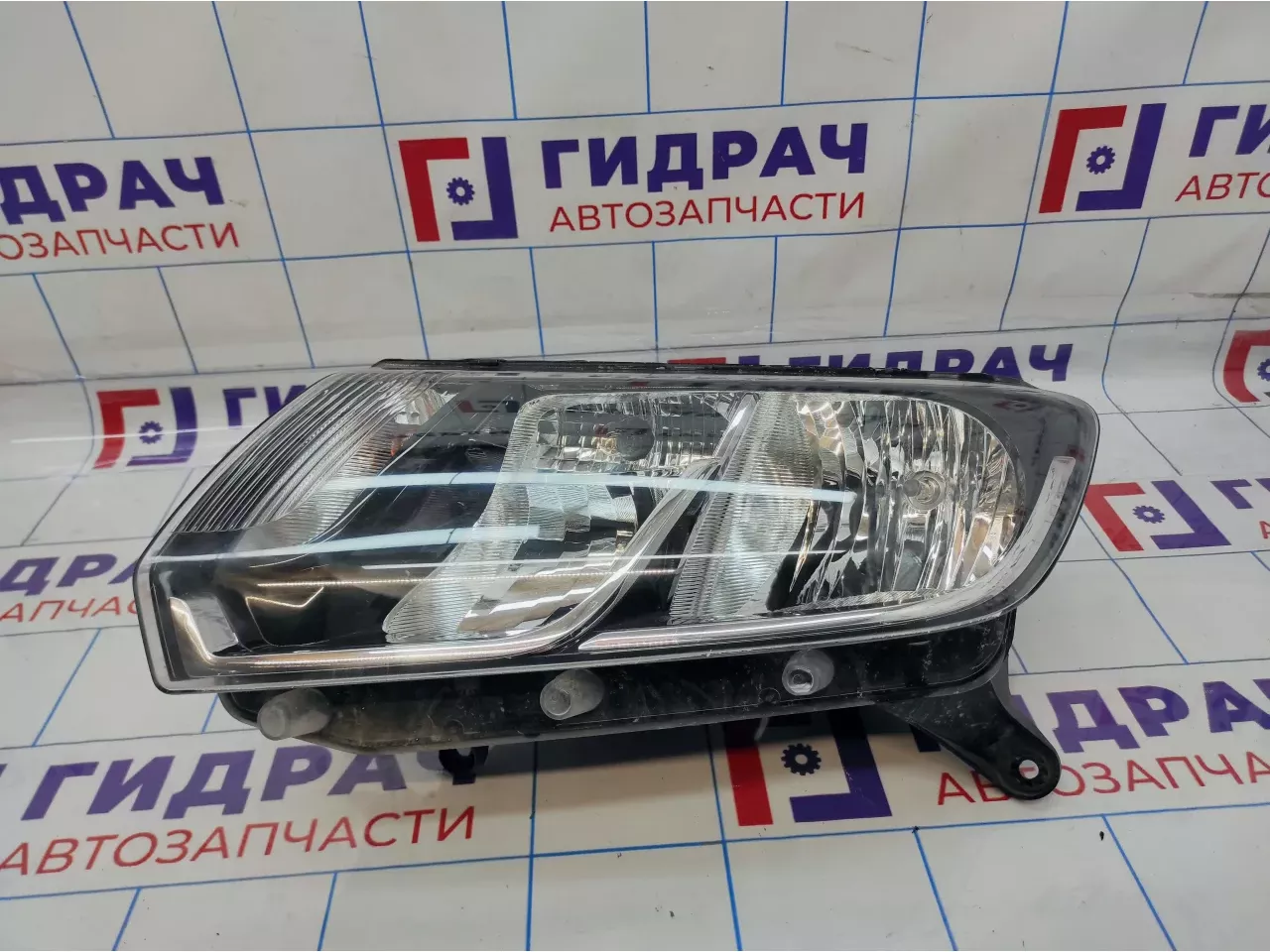 Фара левая Renault Sandero Stepway (5S) 260609450R